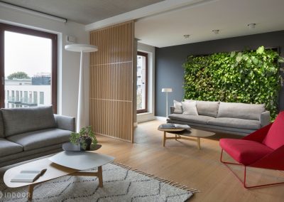 Zielona ściana - eleganckie wnętrze